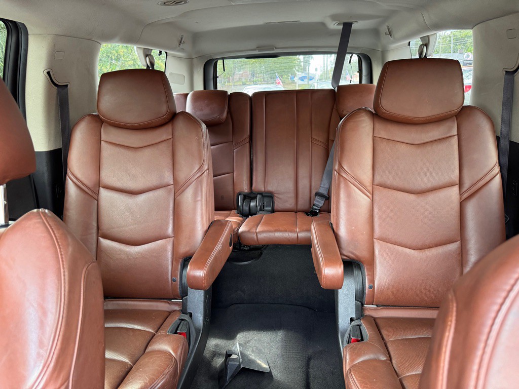 2015 Cadillac Escalade Image 18