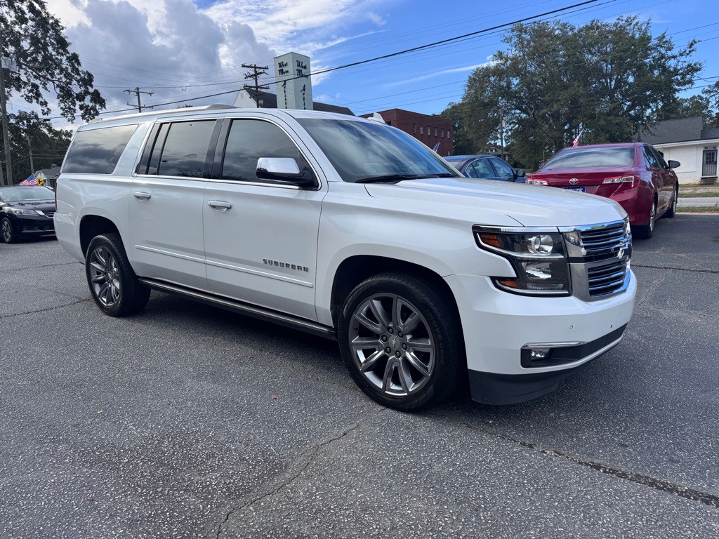 2017 Chevrolet Suburban Image 3