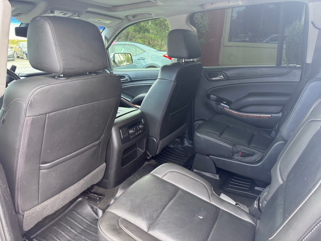 2017 Chevrolet Suburban Image 5