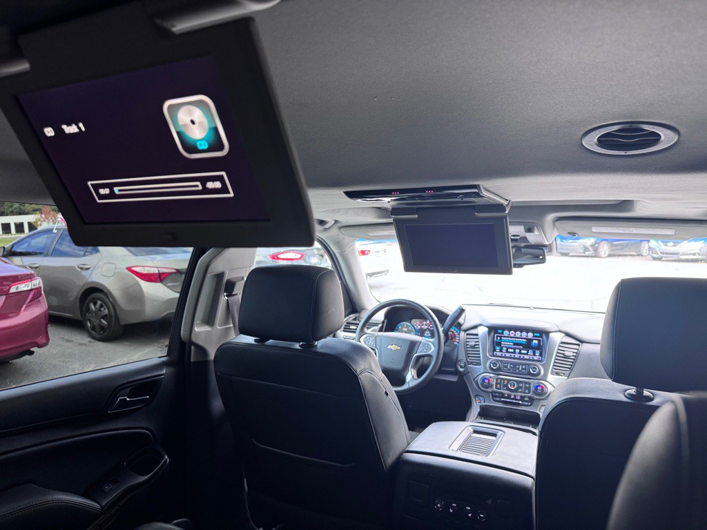 2017 Chevrolet Suburban Image 8