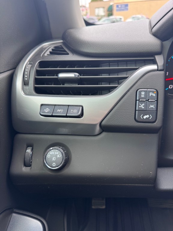 2017 Chevrolet Suburban Image 10