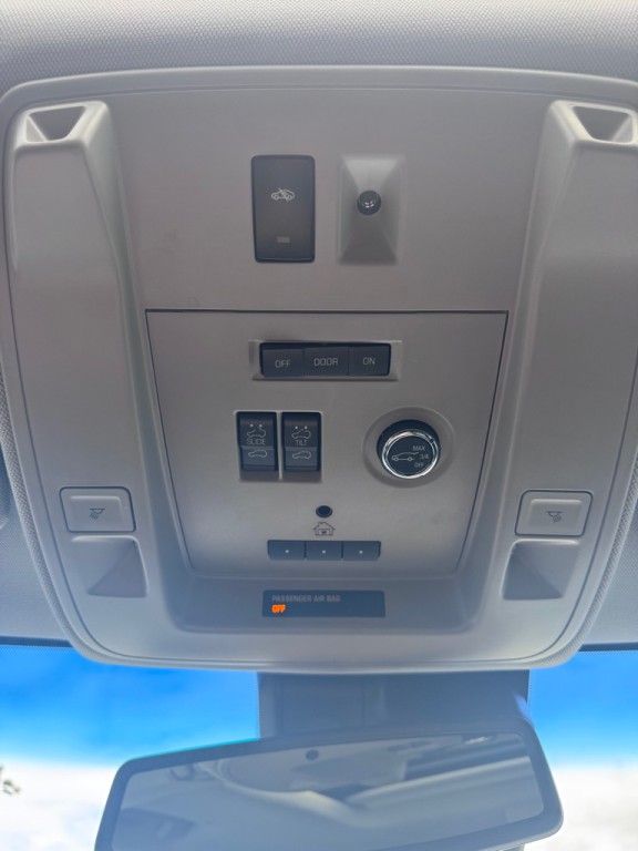 2017 Chevrolet Suburban Image 16