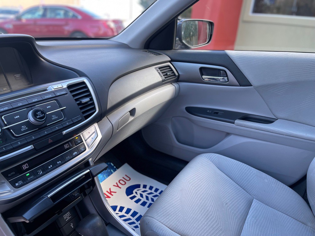 2015 Honda Accord Image 25