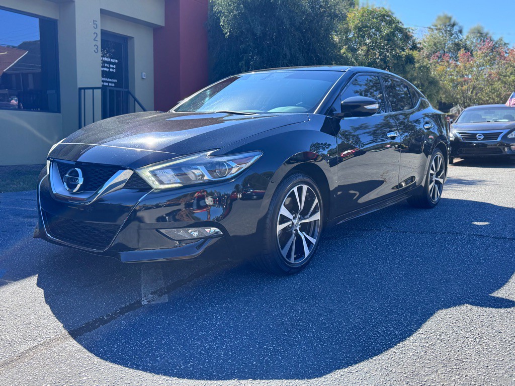 2017 Nissan Maxima Image 1