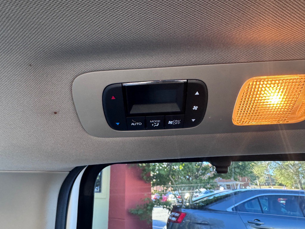 2012 Honda Odyssey Image 8