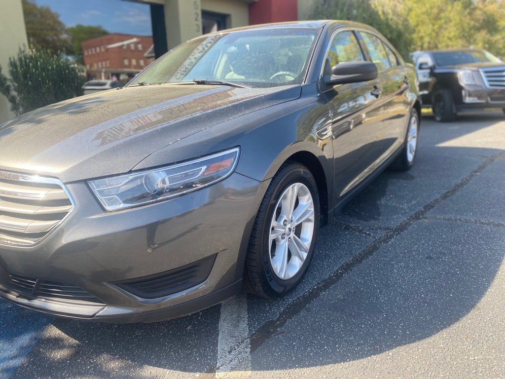 2016 Ford Taurus Image 2
