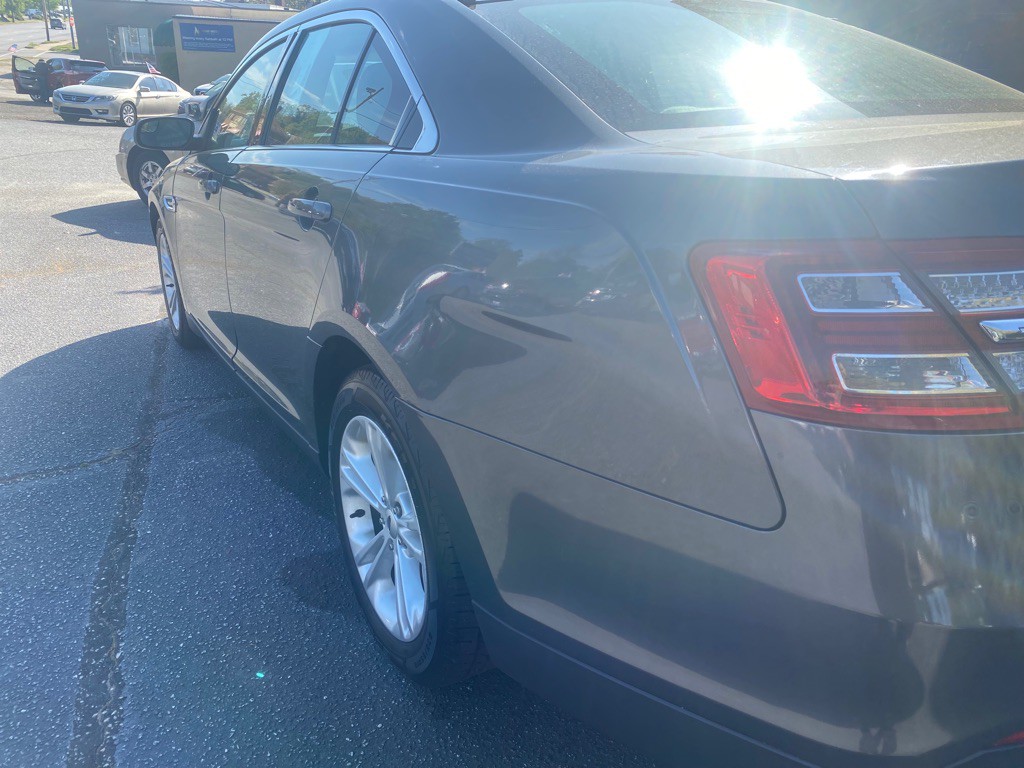 2016 Ford Taurus Image 8