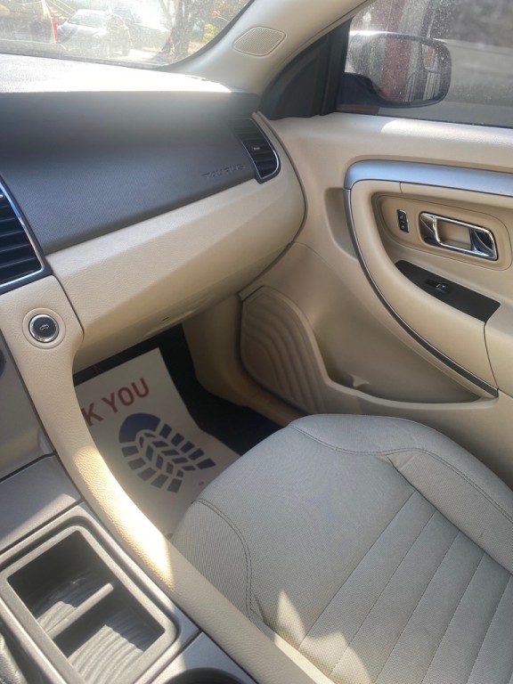 2016 Ford Taurus Image 19