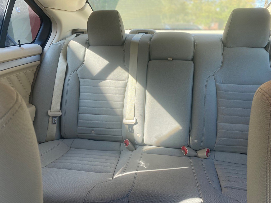 2016 Ford Taurus Image 20
