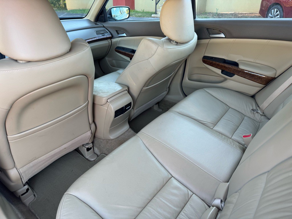 2010 Honda Accord Image 5