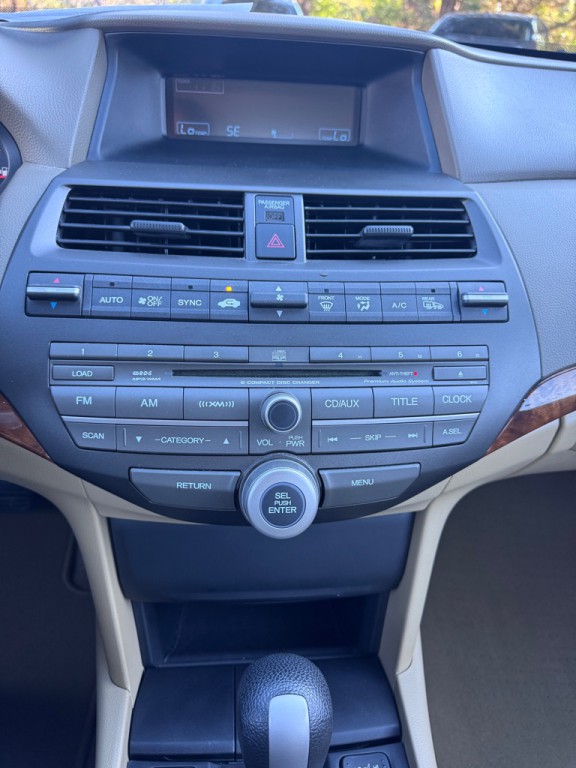 2010 Honda Accord Image 11