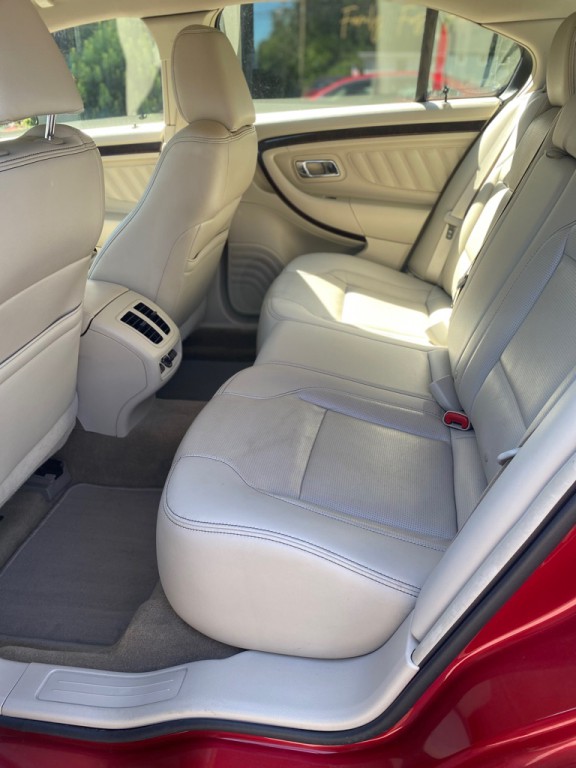 2012 Ford Taurus Image 8