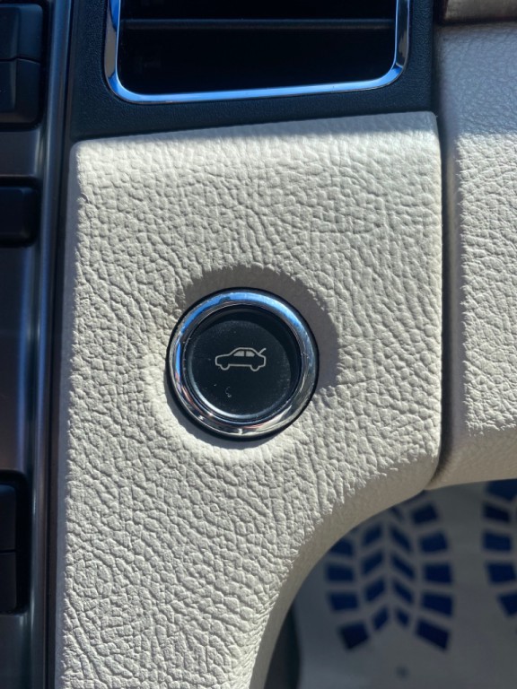 2012 Ford Taurus Image 15