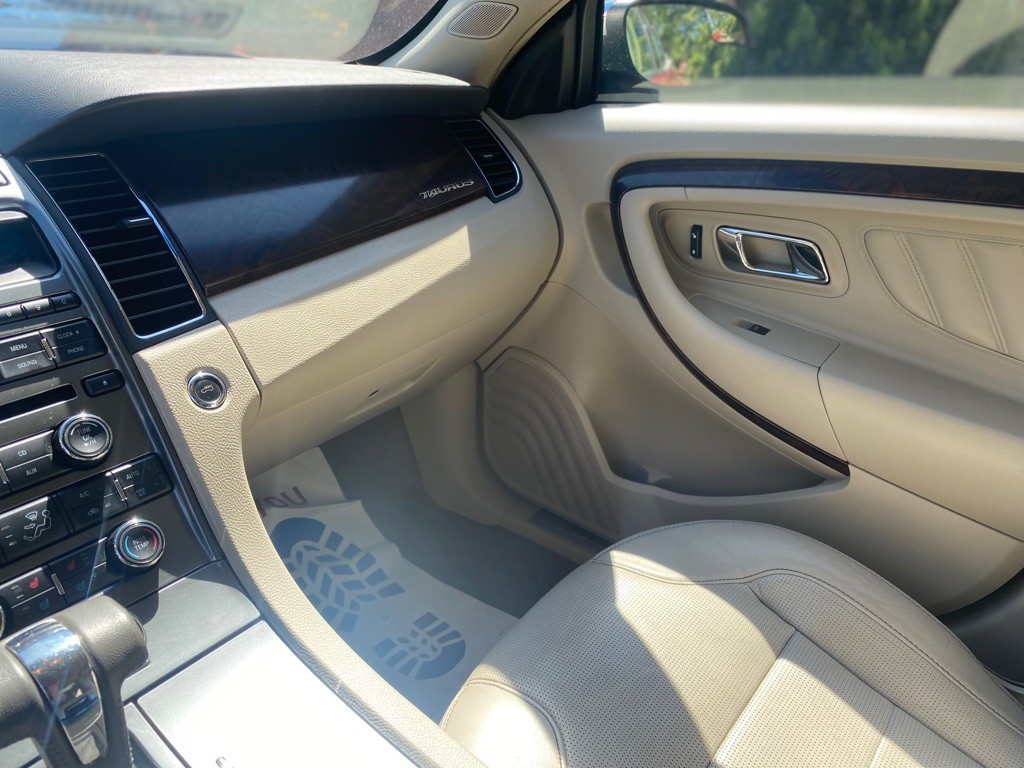 2012 Ford Taurus Image 16