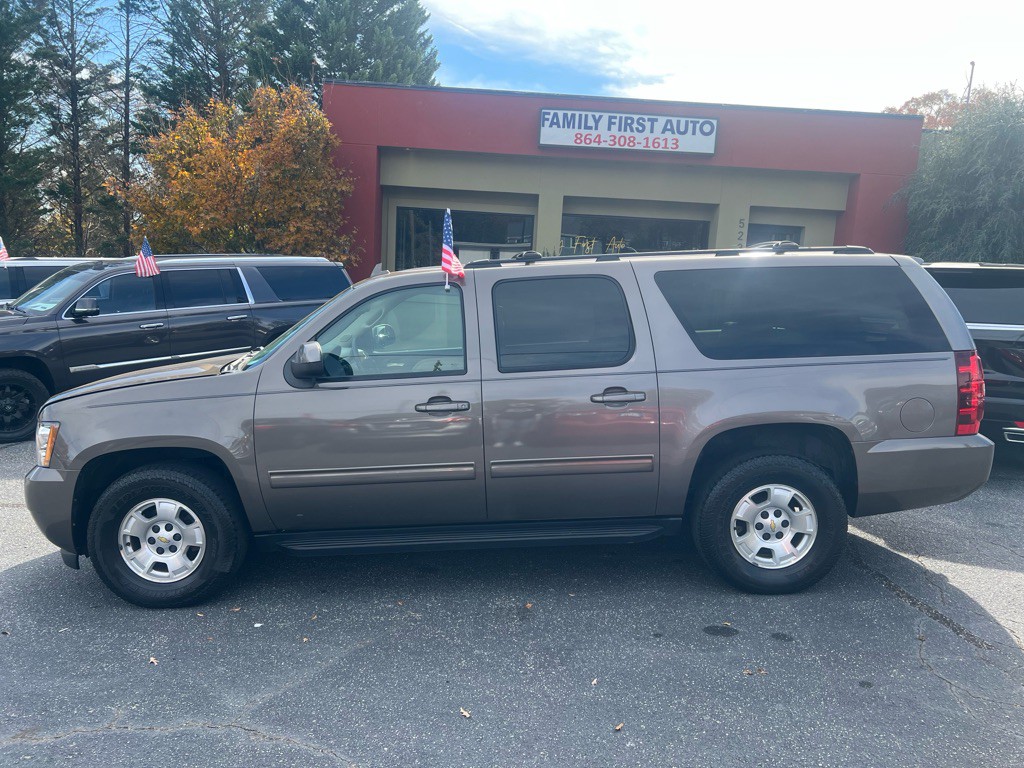 2013 Chevrolet Suburban Image 2