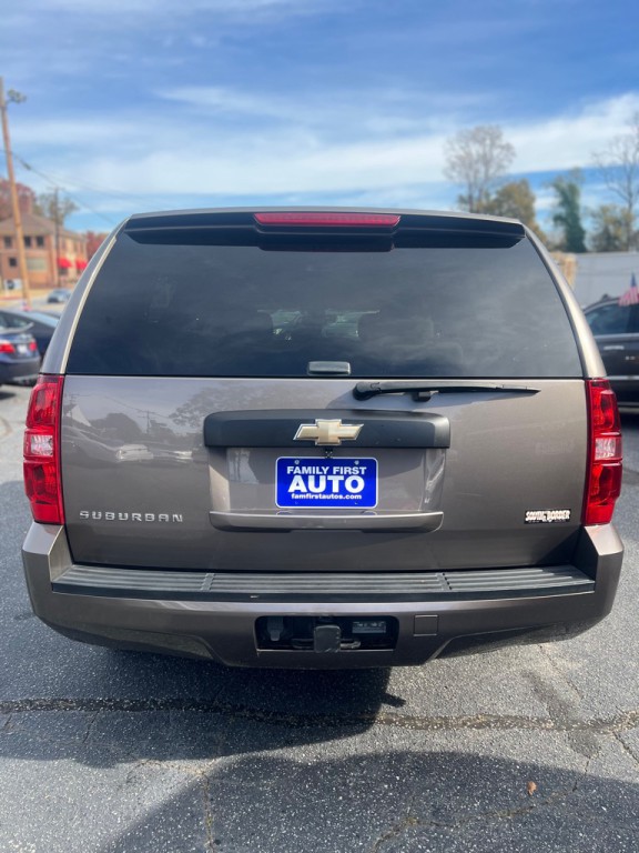 2013 Chevrolet Suburban Image 4