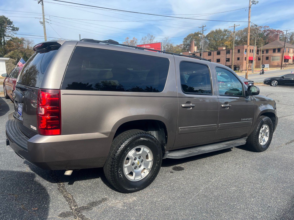 2013 Chevrolet Suburban Image 5