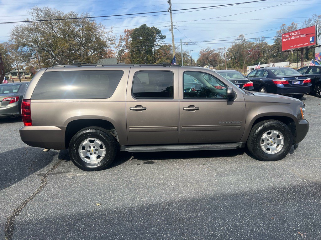 2013 Chevrolet Suburban Image 6