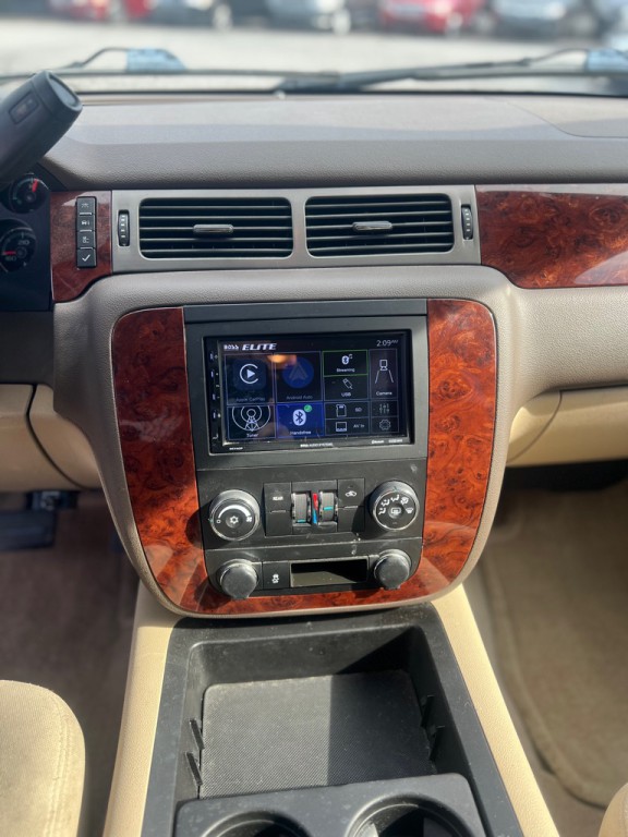 2013 Chevrolet Suburban Image 10