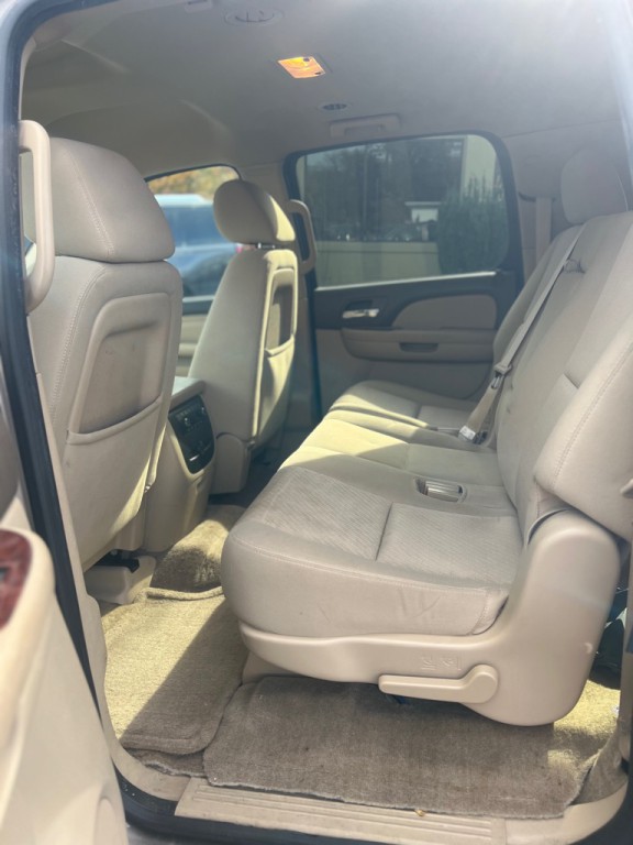 2013 Chevrolet Suburban Image 12