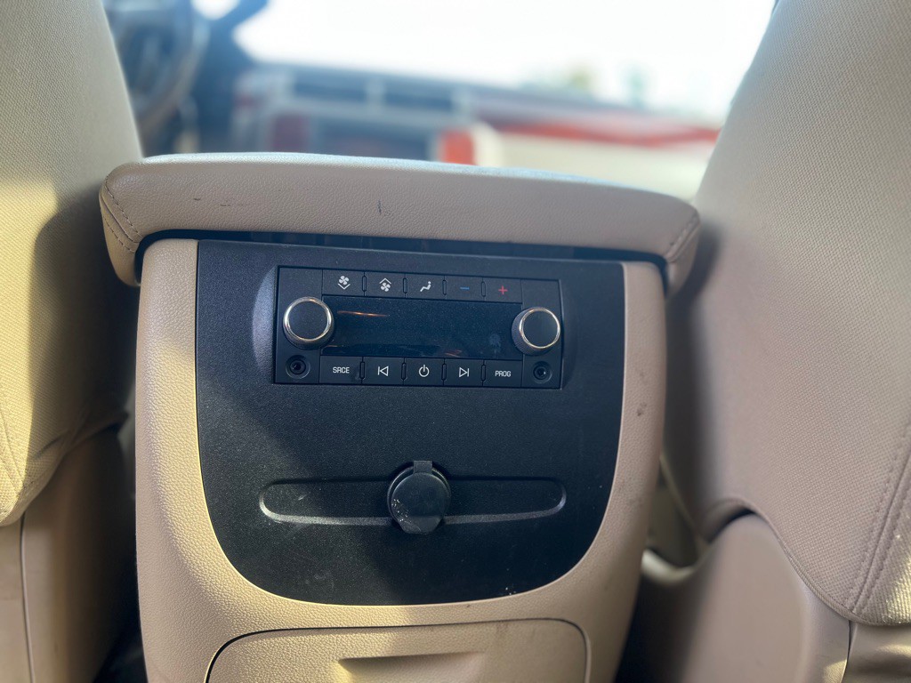 2013 Chevrolet Suburban Image 13