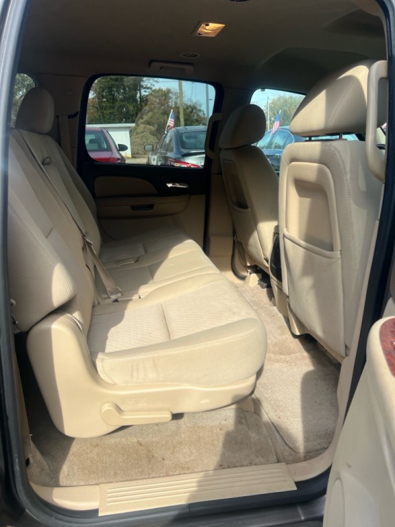 2013 Chevrolet Suburban Image 15