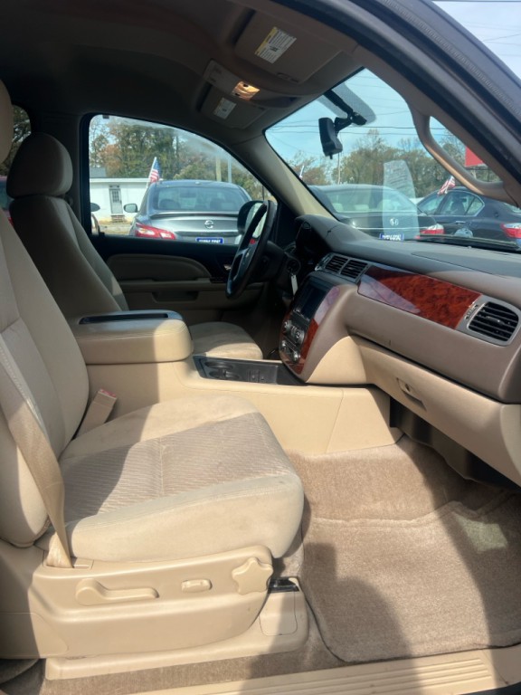 2013 Chevrolet Suburban Image 16