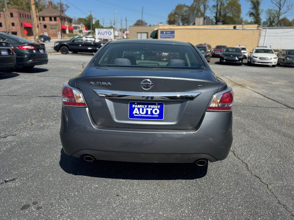 2015 Nissan Altima Image 4
