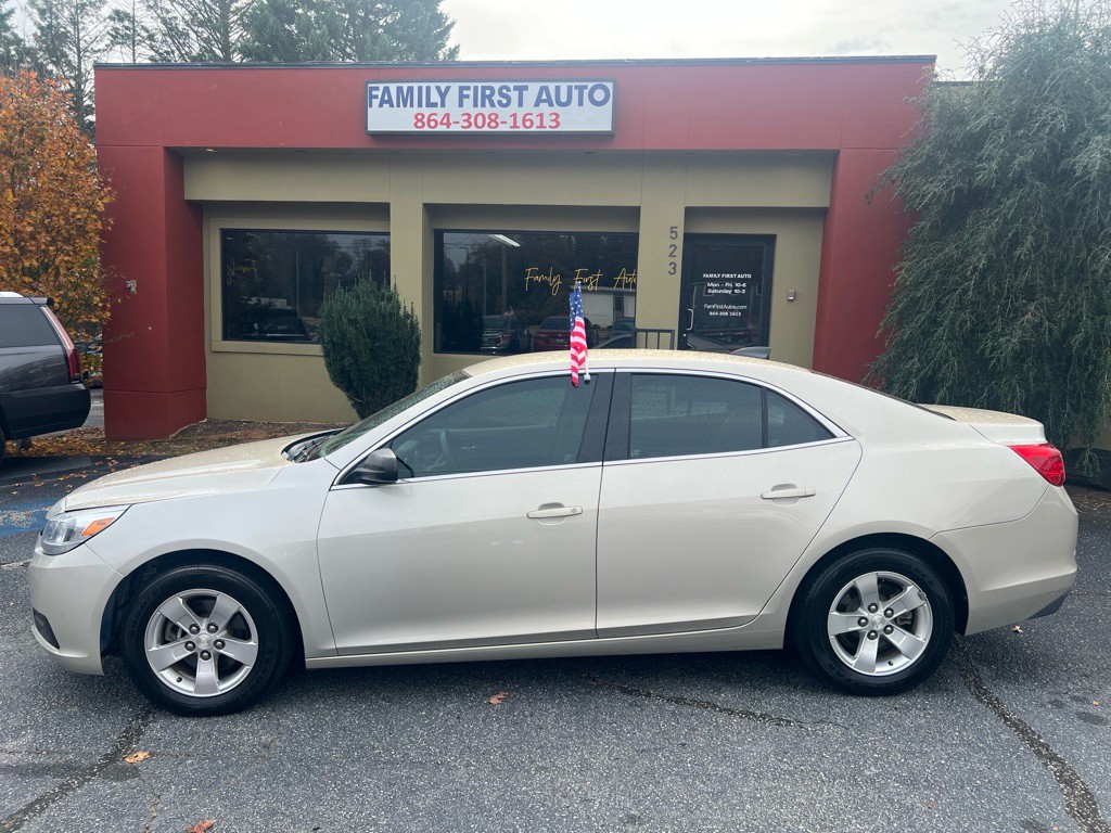 2015 Chevrolet Malibu Image 2
