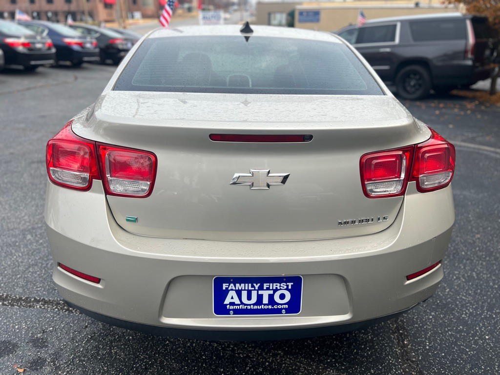 2015 Chevrolet Malibu Image 4