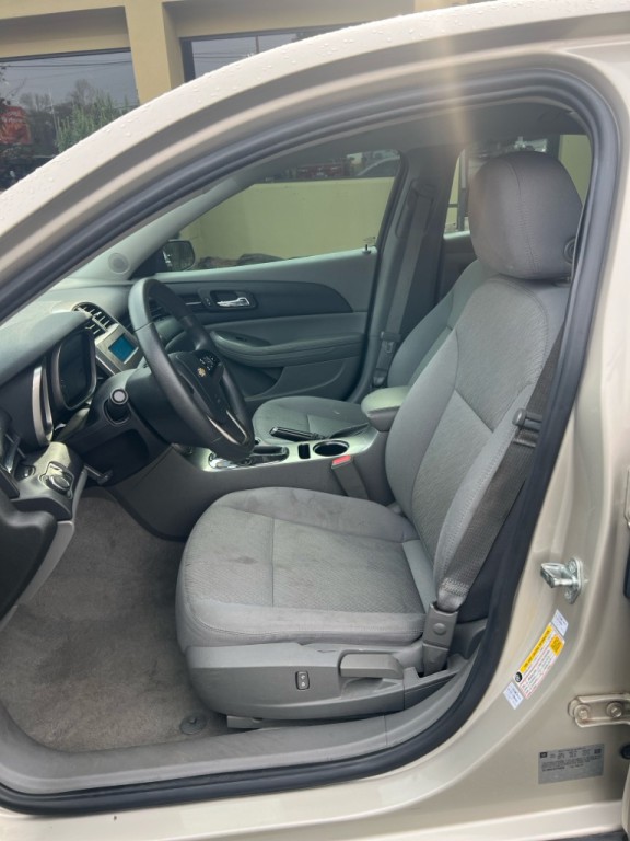 2015 Chevrolet Malibu Image 8