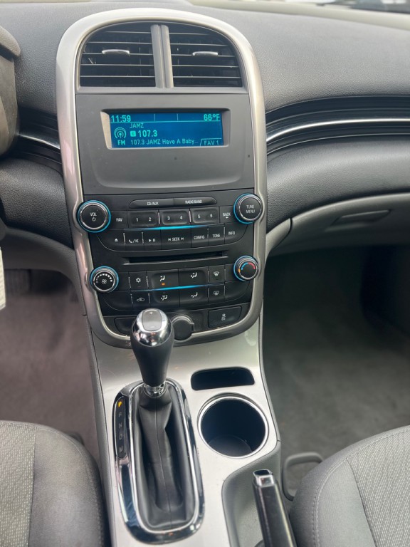 2015 Chevrolet Malibu Image 9