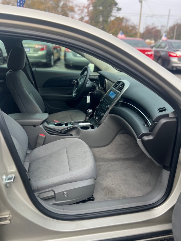 2015 Chevrolet Malibu Image 12