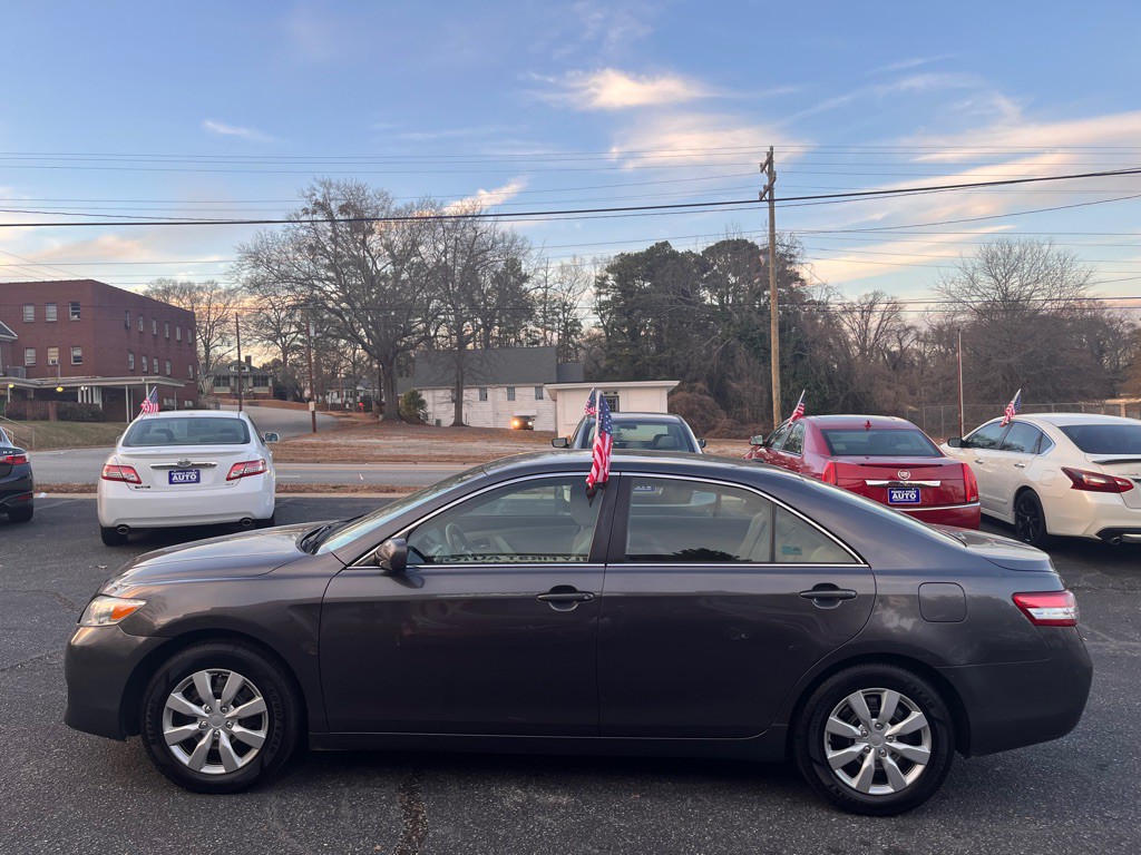 2011 Toyota Camry Image 1