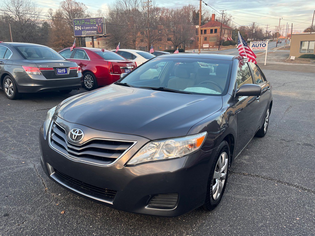 2011 Toyota Camry Image 2
