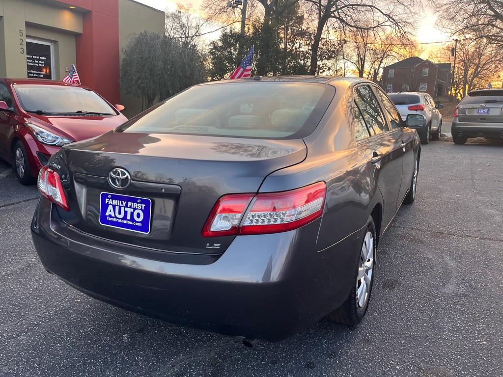 2011 Toyota Camry Image 6