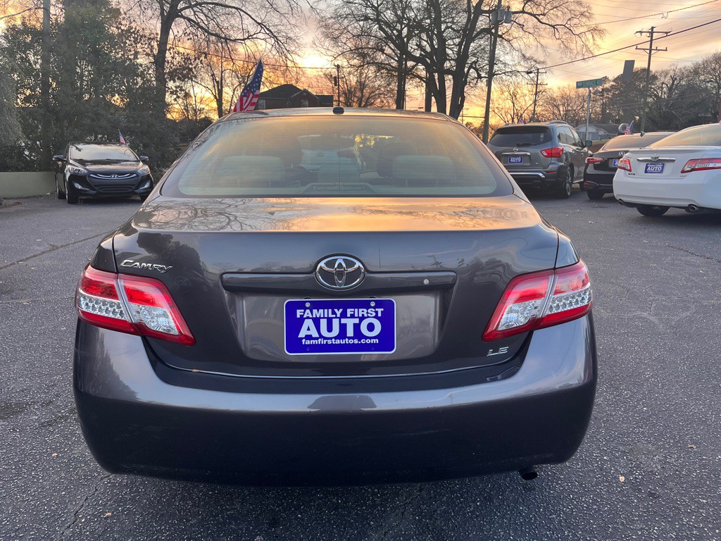 2011 Toyota Camry Image 7