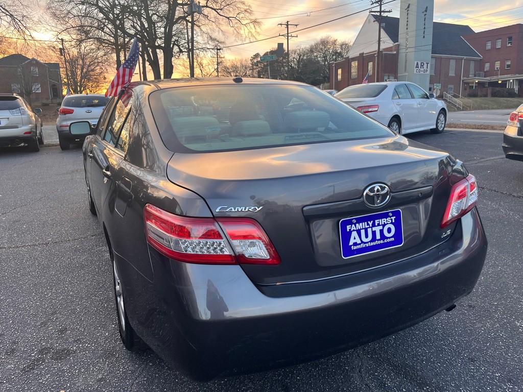 2011 Toyota Camry Image 8