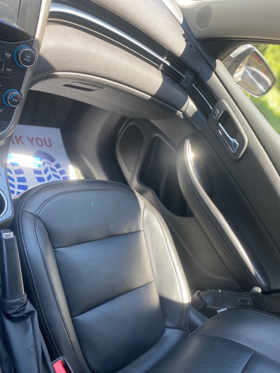 2016 Chevrolet Malibu Image 1