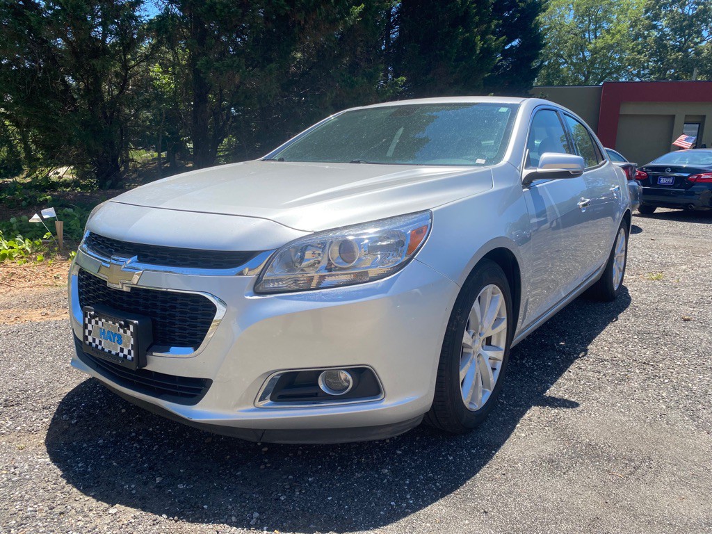 2016 Chevrolet Malibu Image 2