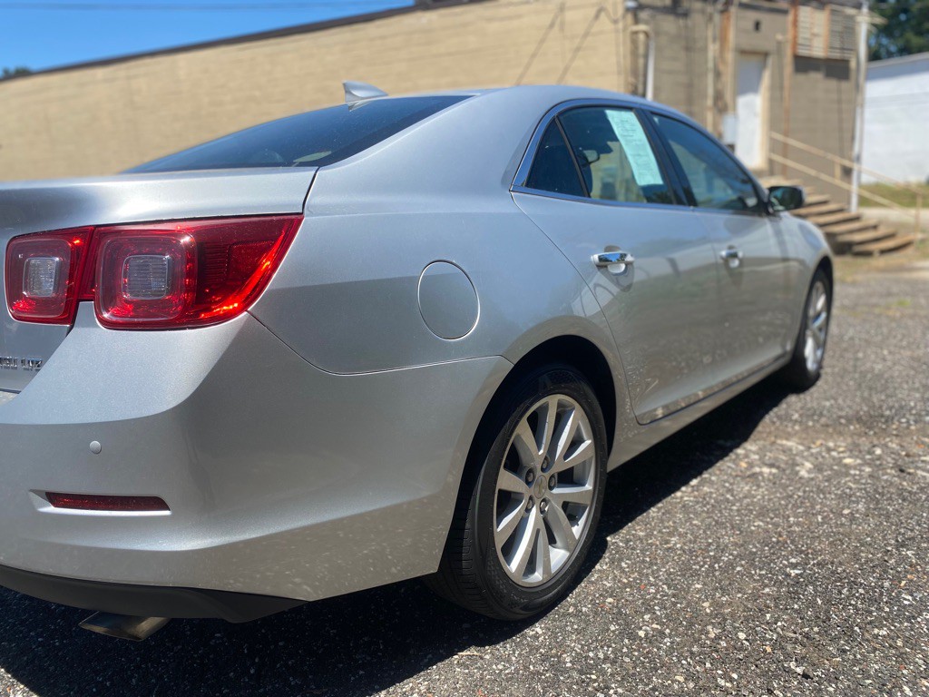 2016 Chevrolet Malibu Image 4