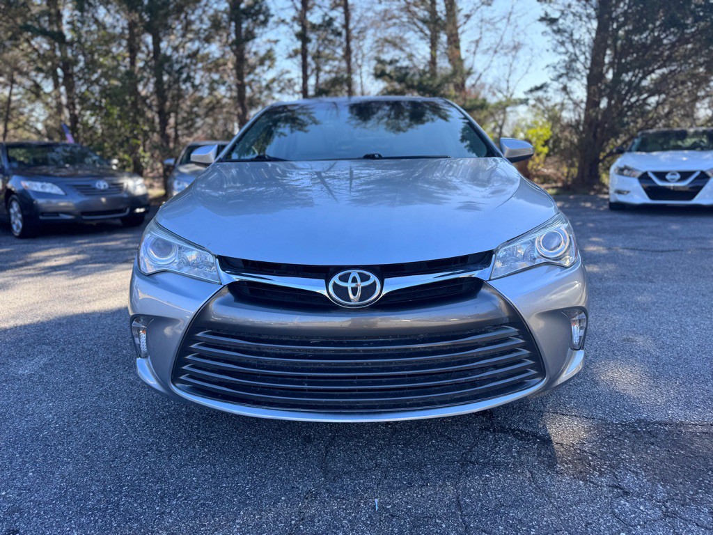 2016 Toyota Camry Image 2