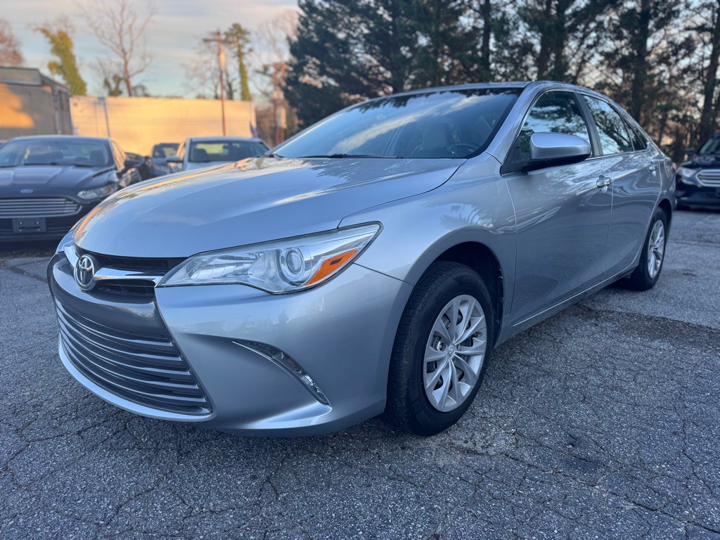 2016 Toyota Camry Image 1