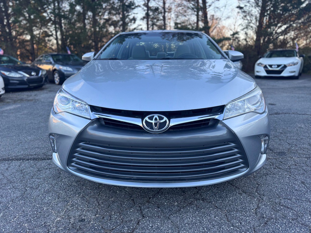 2016 Toyota Camry Image 2