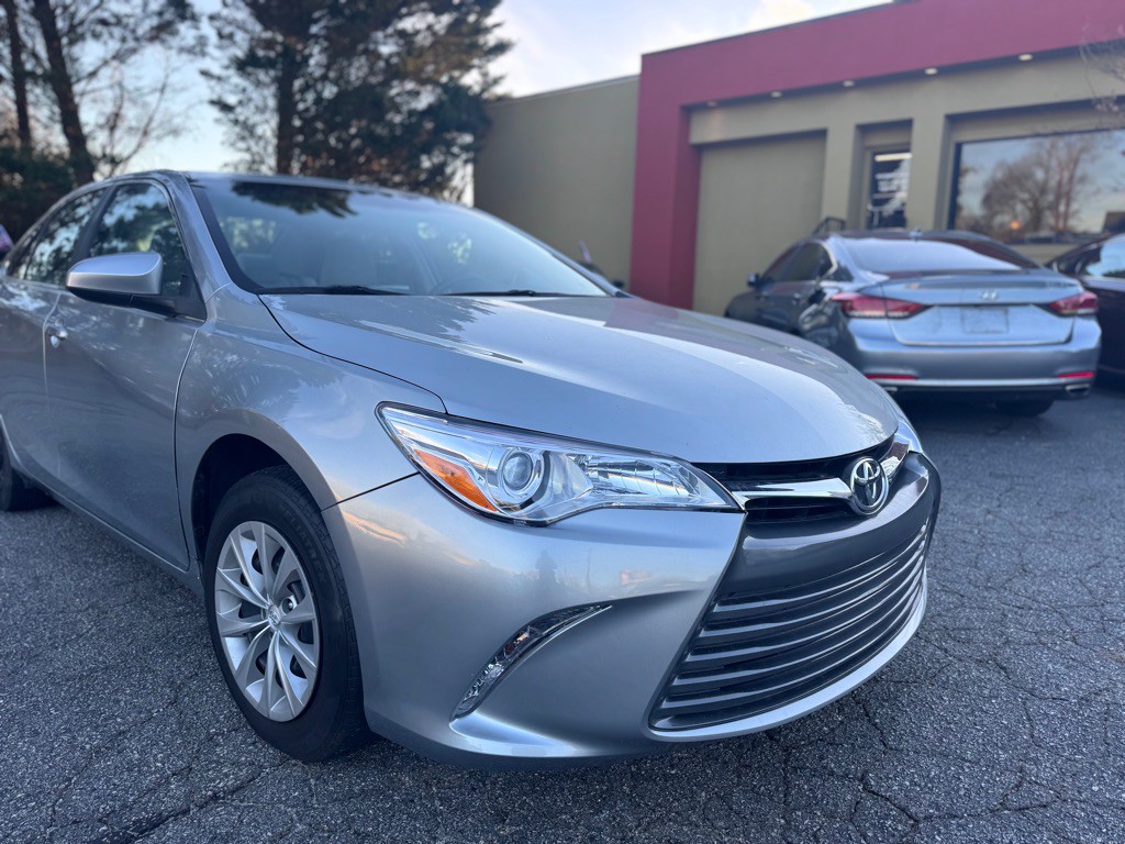 2016 Toyota Camry Image 3