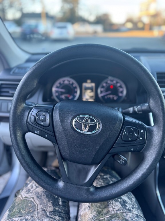 2016 Toyota Camry Image 6