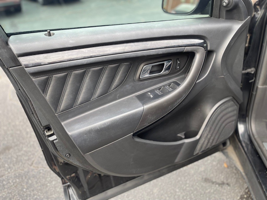 2011 Ford Taurus Image 12