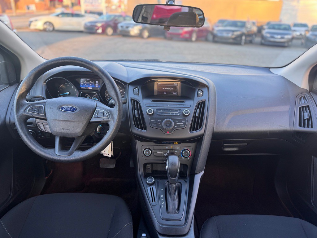 2017 Ford Focus Image 4