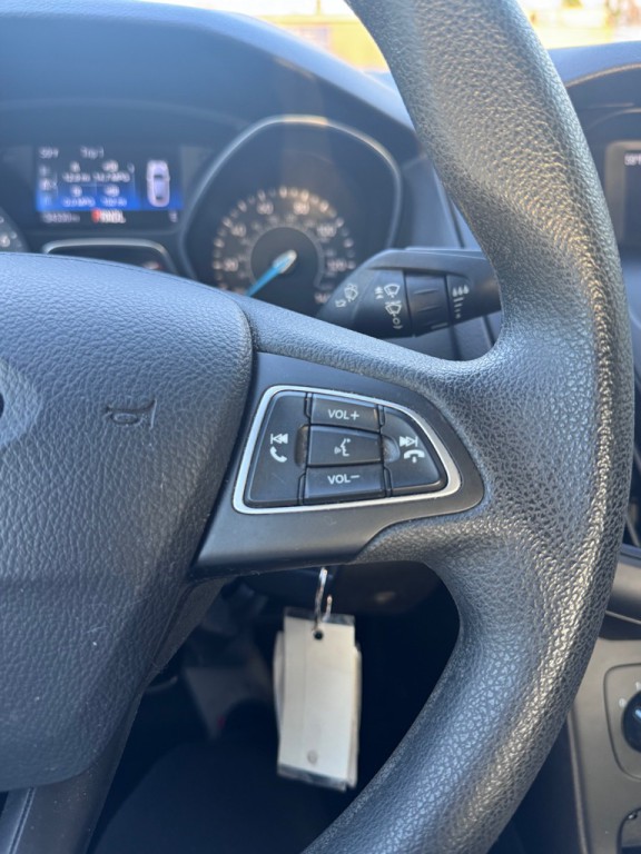 2017 Ford Focus Image 6