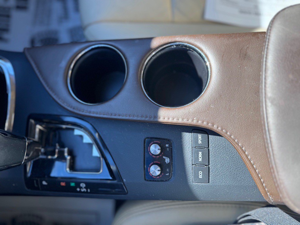 2014 Toyota Avalon Image 12